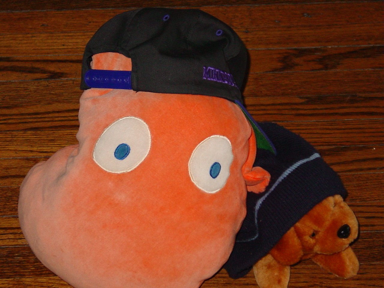 Monsieur Bun and Plush Pup saying 'Yo!'